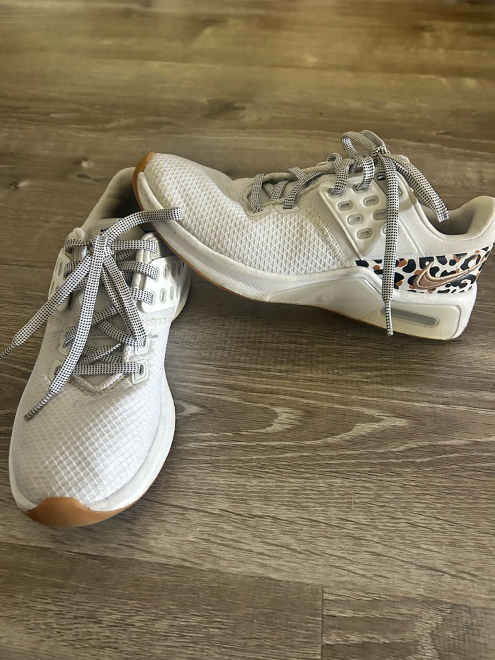Nike Airmax White Athletic Sneakers with Leopard Accent. Size 6.